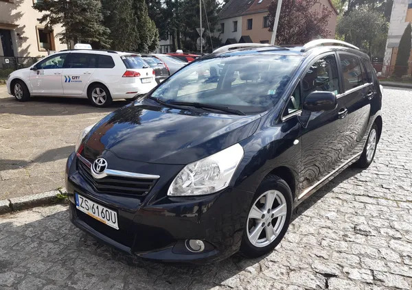 toyota verso Toyota Verso cena 17900 przebieg: 296000, rok produkcji 2010 z Szczecin